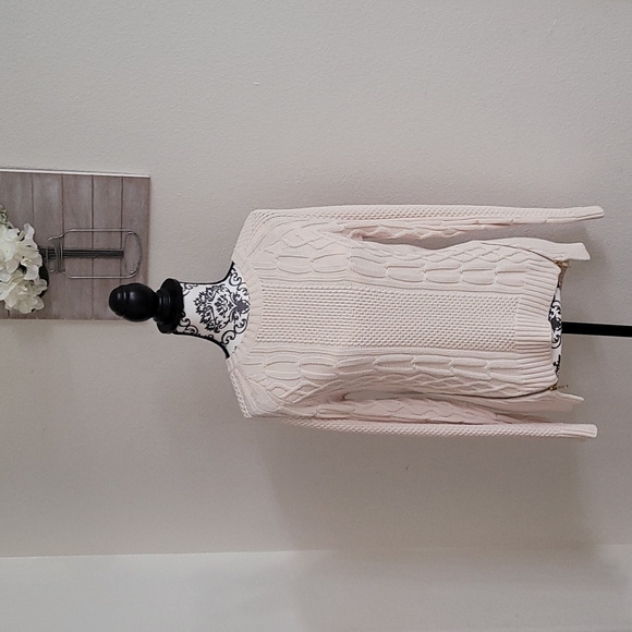 🌻 CABI SWEATER 🌻 - Picture 1 of 9